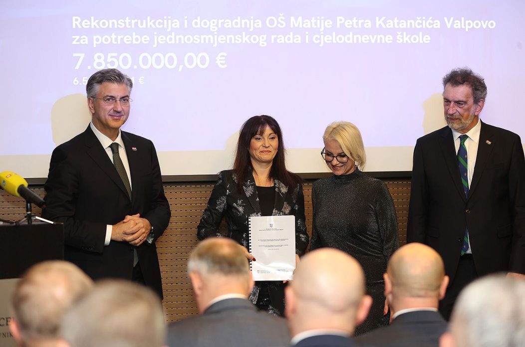 4c570f83-4944-4caa-8025-6a0ce0d2ec83