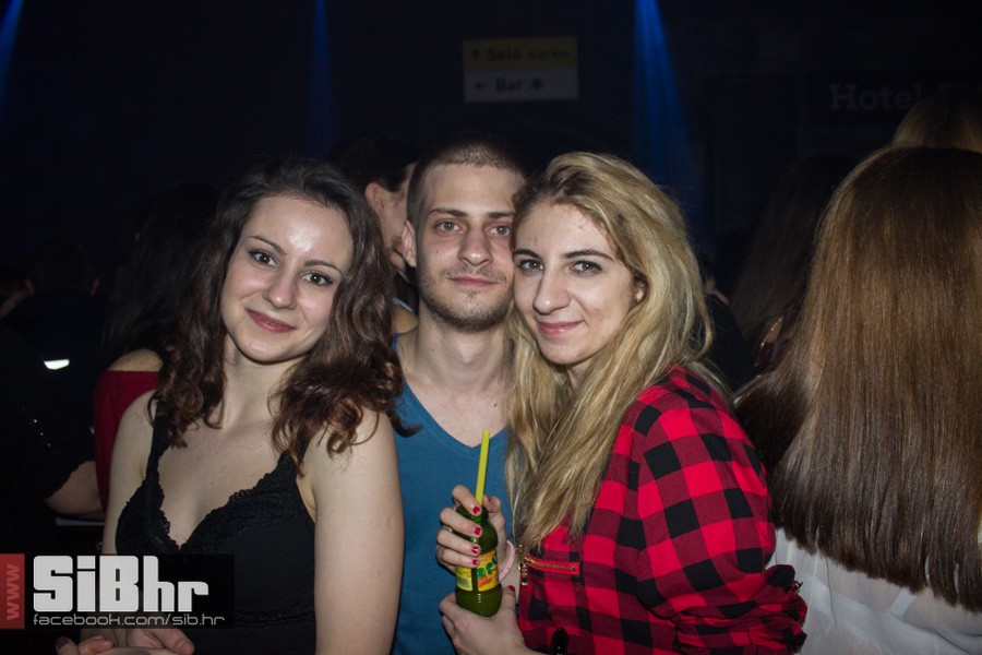 outside_striptiz_osijek_13