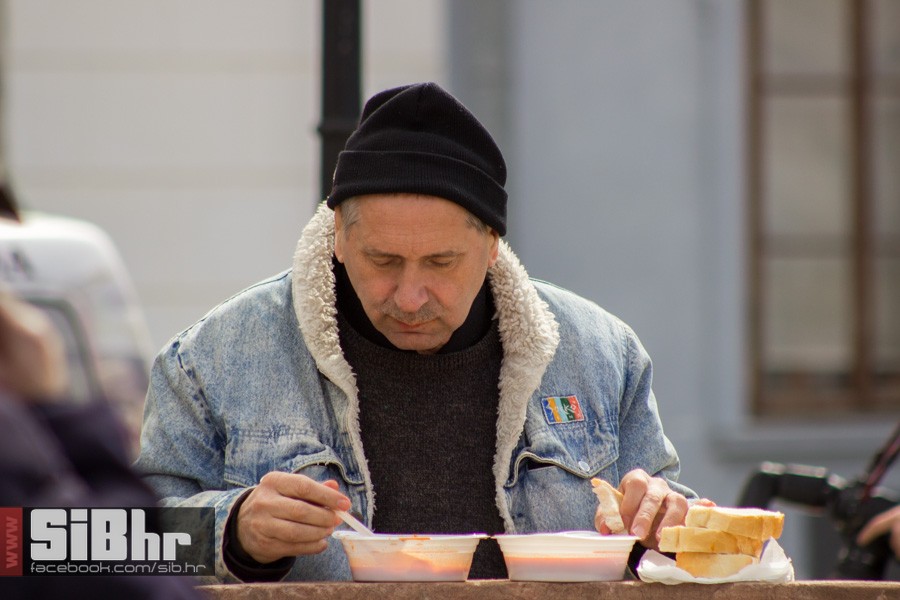 veliki_petak_podjela_fisa_osije