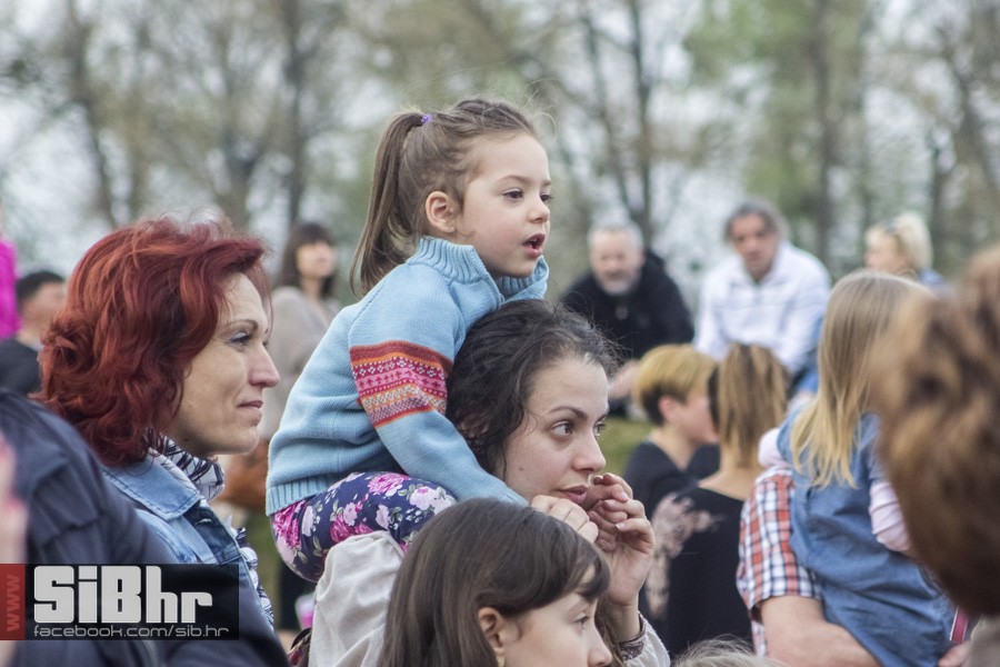 transgeneracijski_party_tvrdja_