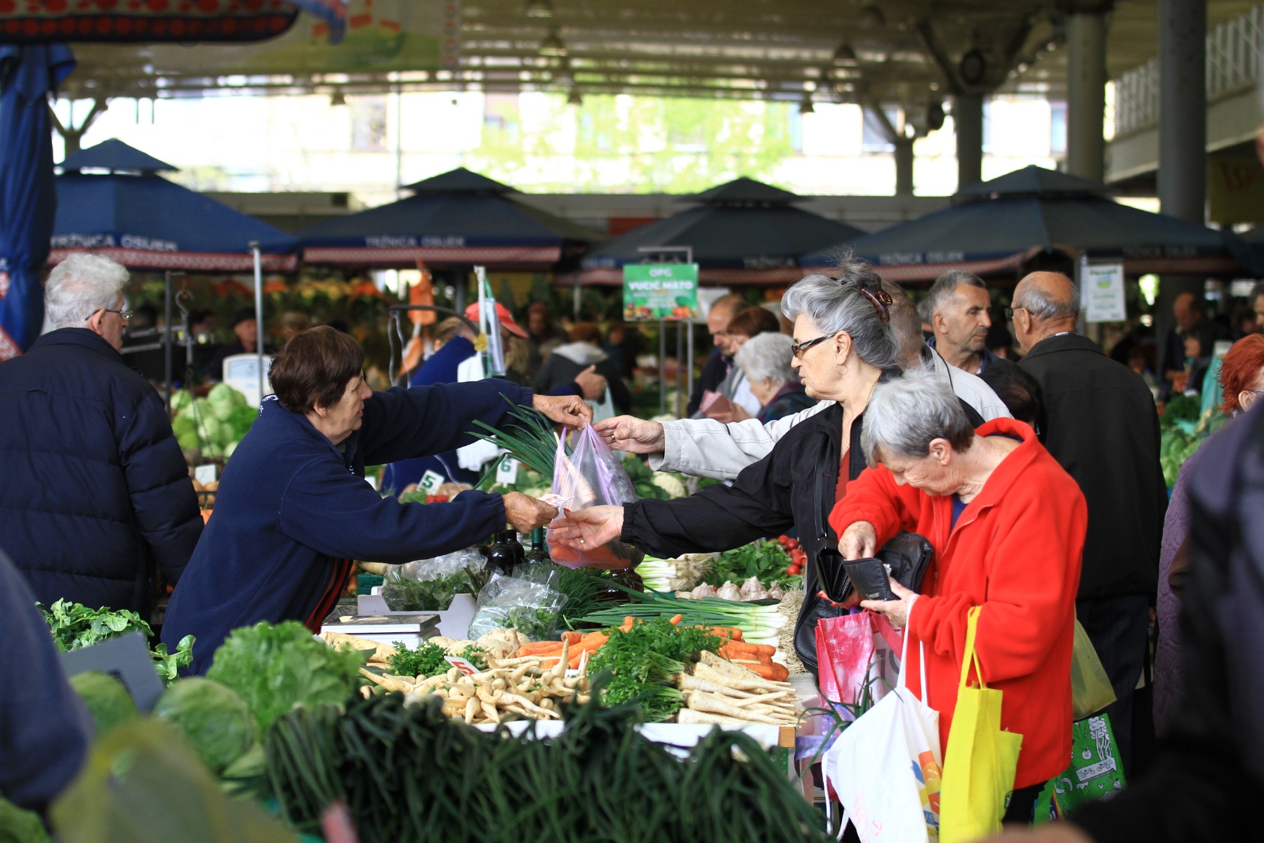 Osječka tržnica uoči Uskrsa 2022. Osječka tržnica uoči Uskrsa 2022.
