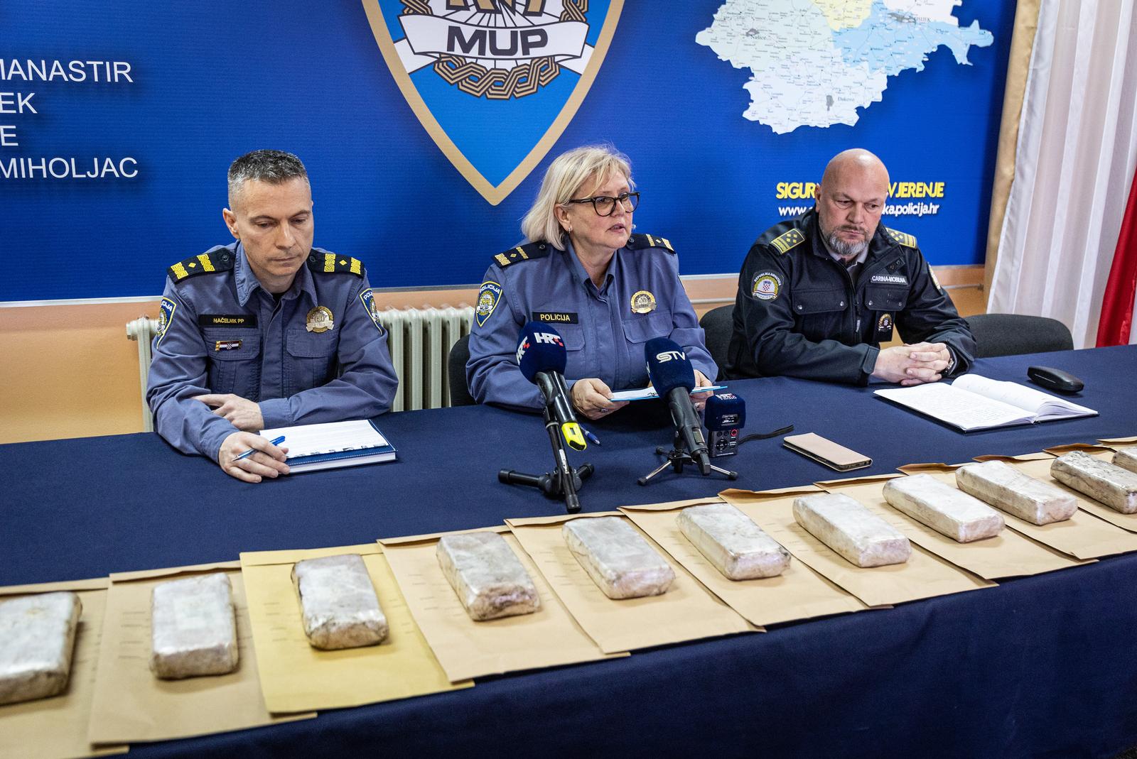 Uz pomoć policijskog psa zaplijenjeno 11 kilograma heroina