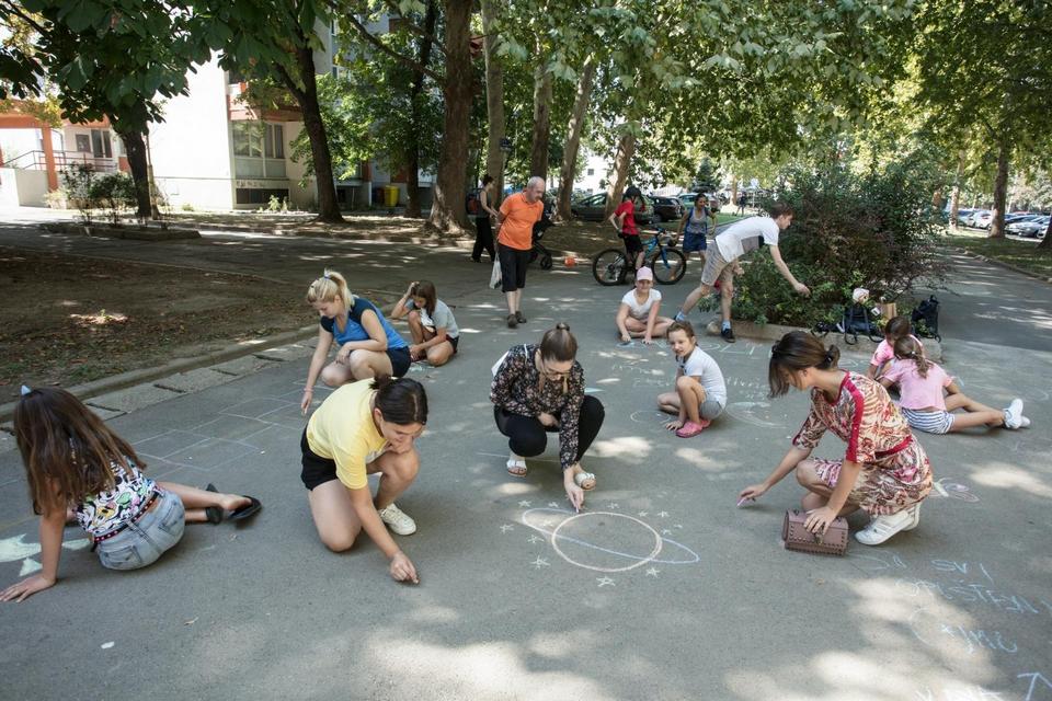Osječanka pokrenula inicijativu za ispisivanje poruka po šetnici zašto vole Osijek
