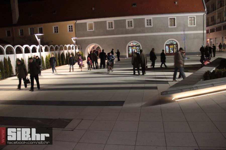 SvecanoOtvorenTrgSlobode_SiBhr_