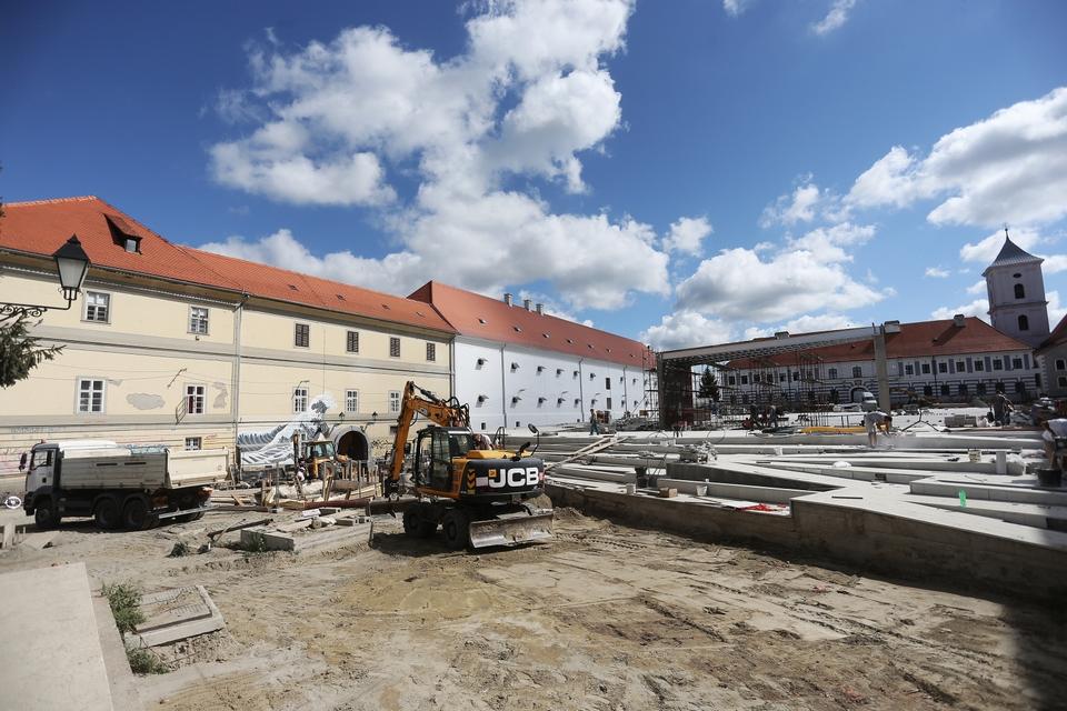 Tvrđa, Osijek – Radovi u okviru projekta “Edukativni i informativni turistički centar mladih Stara Pekara s Trgom Vatroslava Lisinskog”