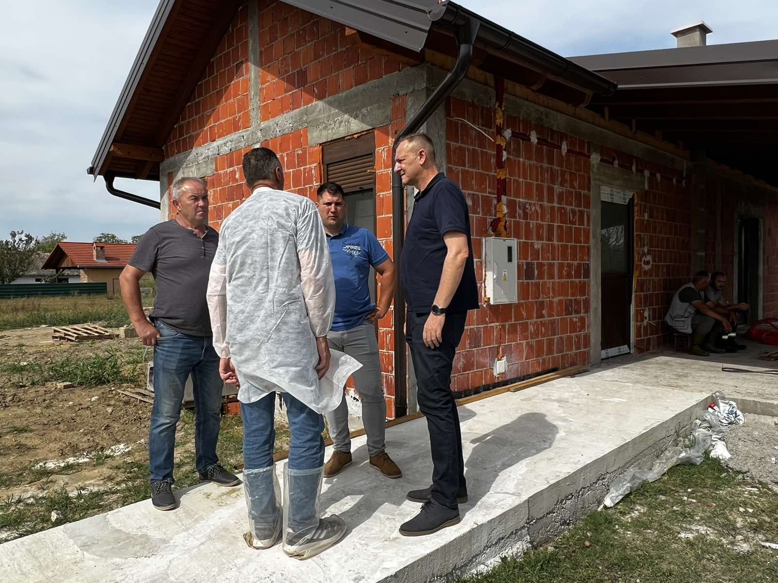 Nesreća kamiona s svinjama