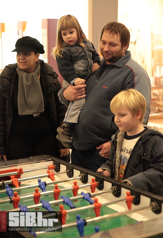 juniori_nkos_u_avenuemallu_2812 juniori_nkos_u_avenuemallu_2812