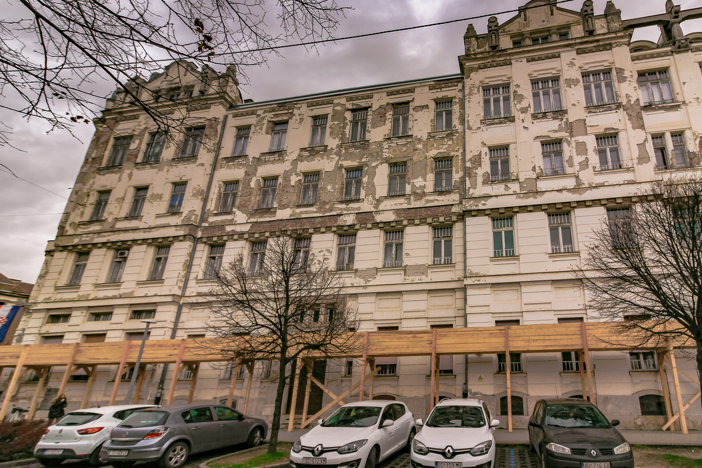 Hotel Royal i Pošta: Oronule fasade prijete prolaznicima Hotel Royal i Pošta: Oronule fasade prijete prolaznicima