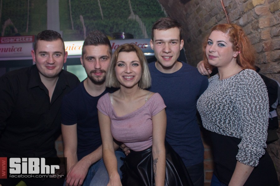 outside_striptiz_osijek_16