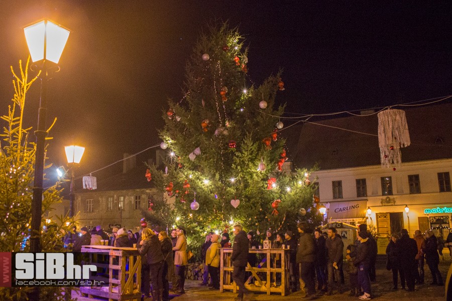 nova_godina_2016_trg_tvrdja_sib nova_godina_2016_trg_tvrdja_sib