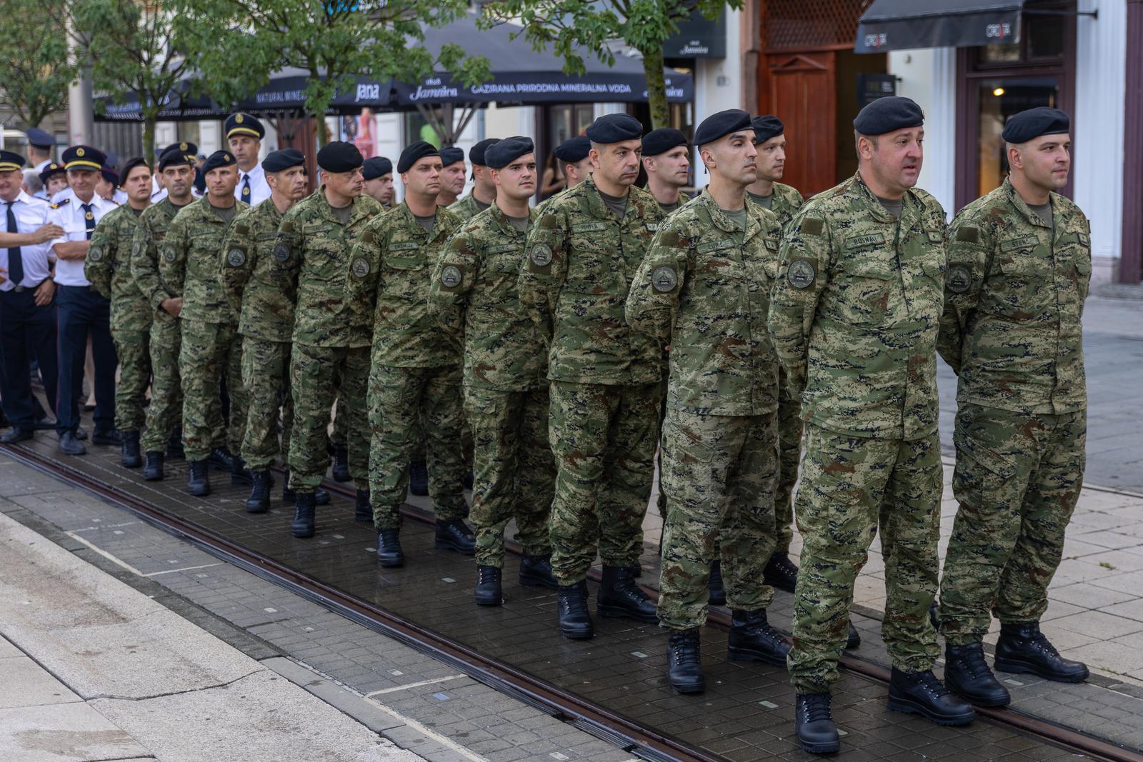 Svečanim mimohodom i bakljadom obilježen Dan osječkih banitelja Svečanim mimohodom i bakljadom obilježen Dan osječkih banitelja