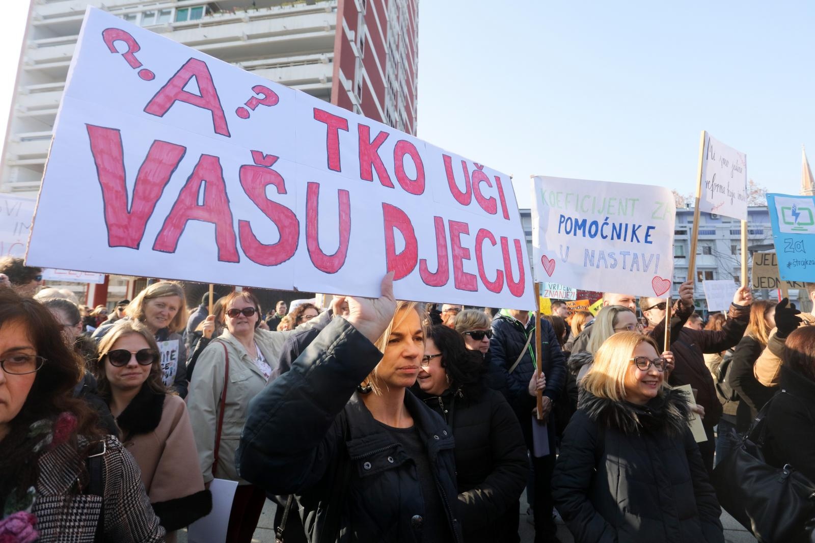 Osječani pružili podršku prosvjetarima