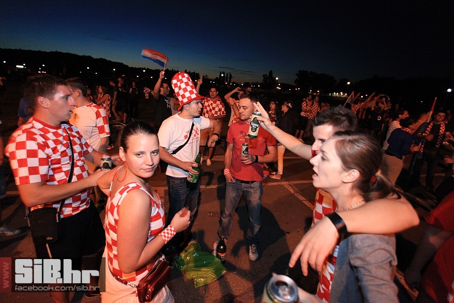 dc_party_14062012_sibhr_by_mban