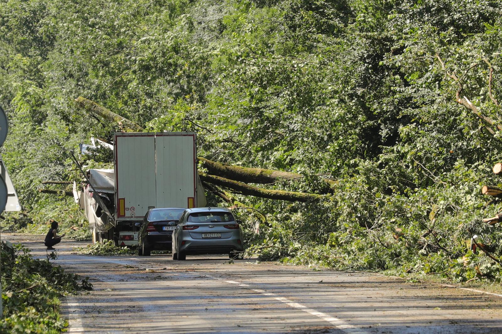Zatvorena D55 između Vinkovaca i Gradišta Zatvorena D55 između Vinkovaca i Gradišta