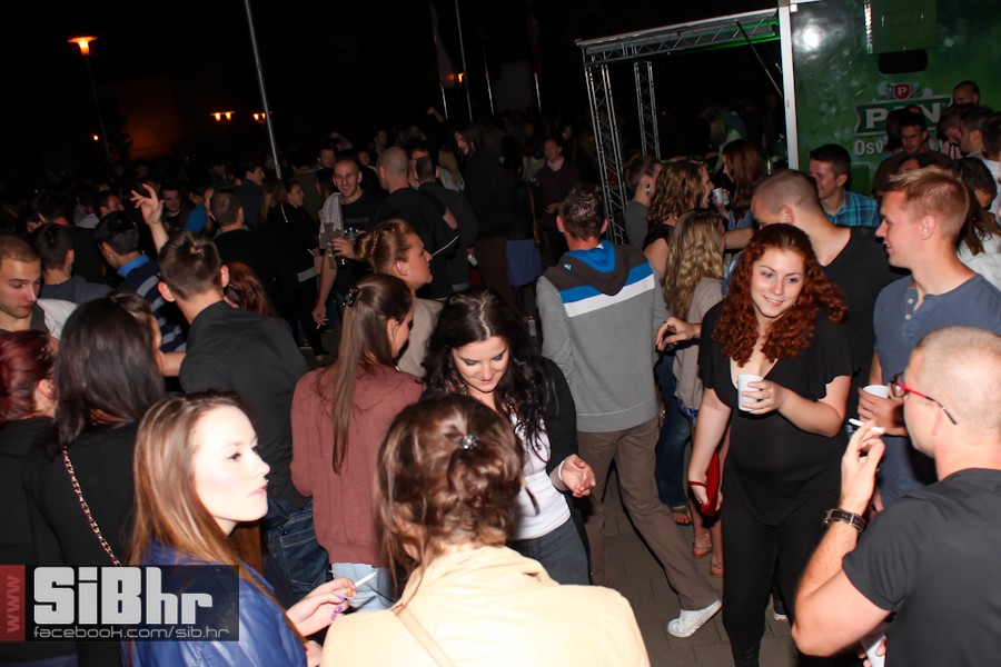 dc_party_2706_SiBhr_18 dc_party_2706_SiBhr_18