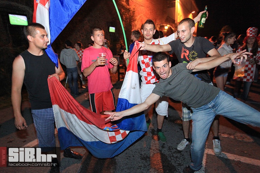 dc_party_14062012_sibhr_by_mban