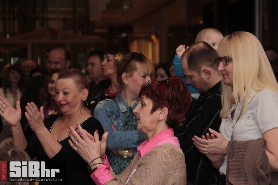 down_avenue_mall__2014_13