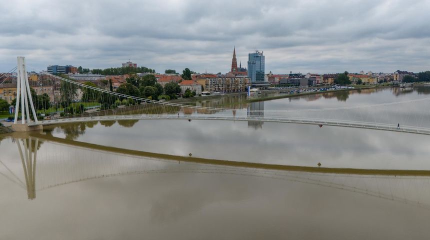 Pogled iz zraka na visoki vodostaj Drave u Osijeku, lipanj 2024. Pogled iz zraka na visoki vodostaj Drave u Osijeku, lipanj 2024.