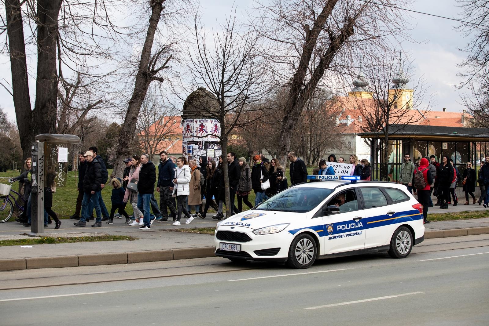 Kroz Osijek prošla povorka slobode – povorka protiv ograničavanja zbog koronavirusa