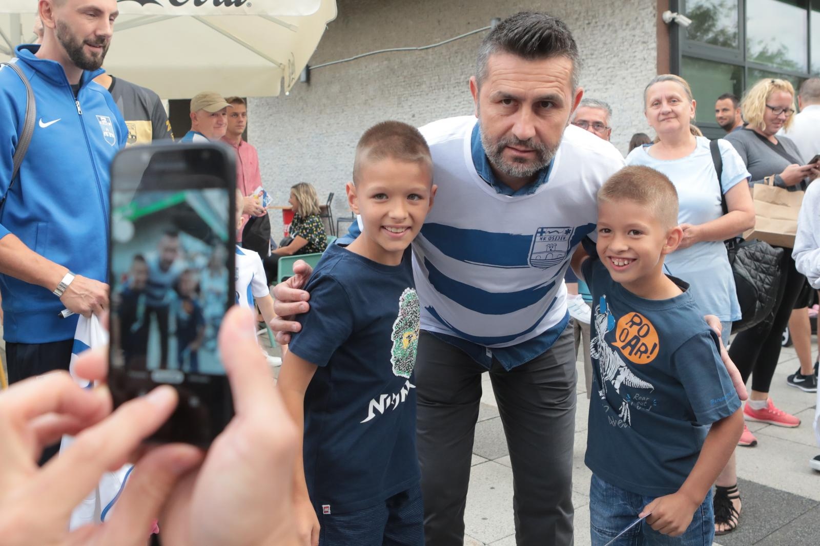 Druženje NK Osijeka s navijačima Druženje NK Osijeka s navijačima