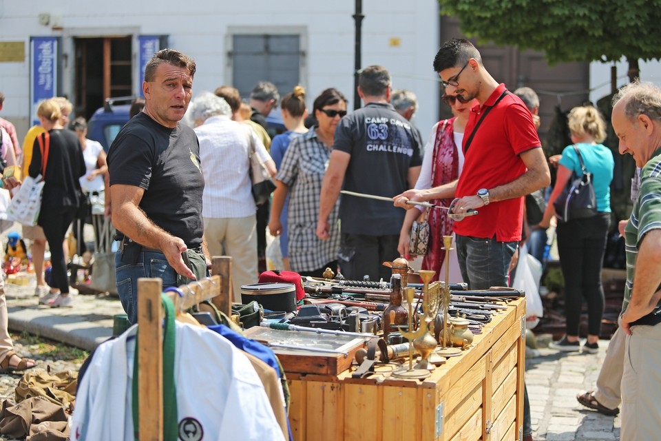 Ljetni Sajam antikviteta u Tvrđi (kolovoz 2019.) Ljetni Sajam antikviteta u Tvrđi (kolovoz 2019.)