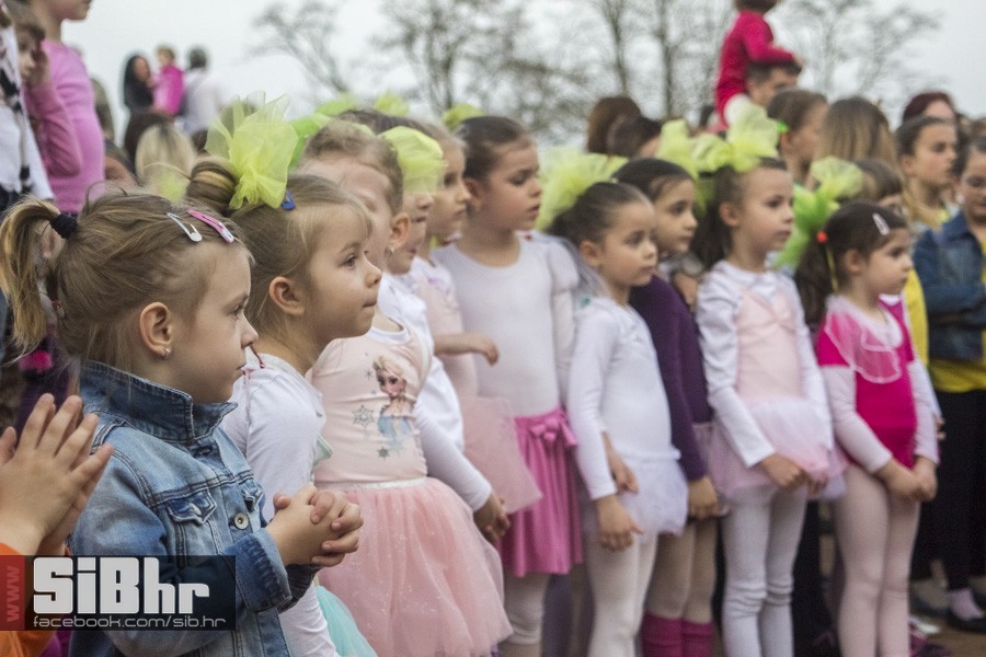 transgeneracijski_party_tvrdja_