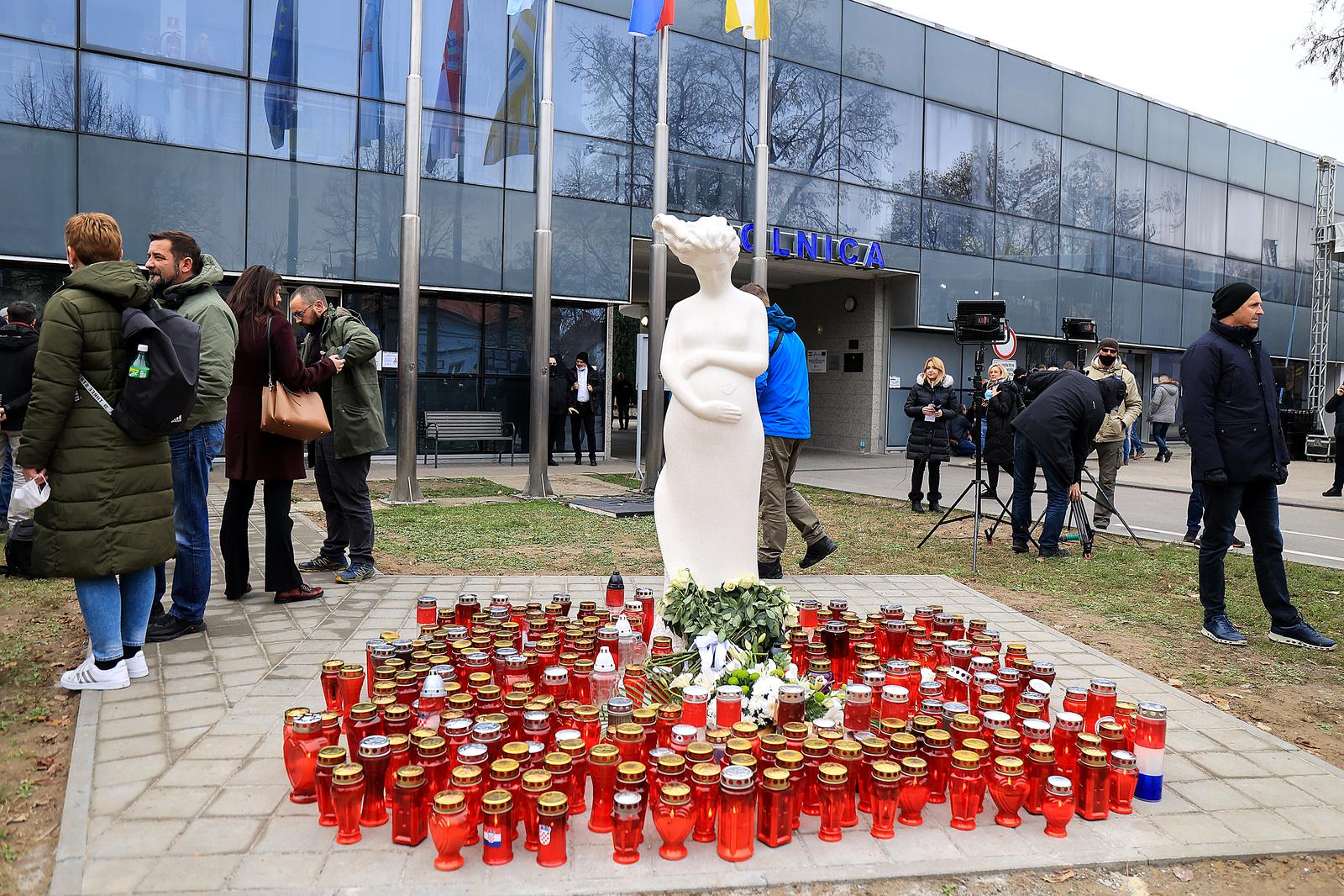 Deseci tisuća ljudi došlo u Vukovar odat počast gradu heroju