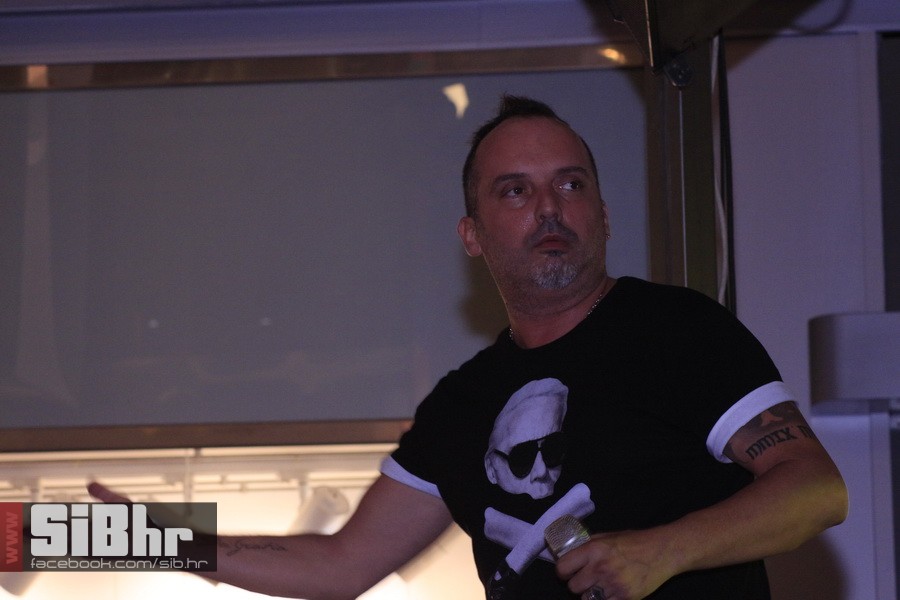 tony_am_SiB_hr_03