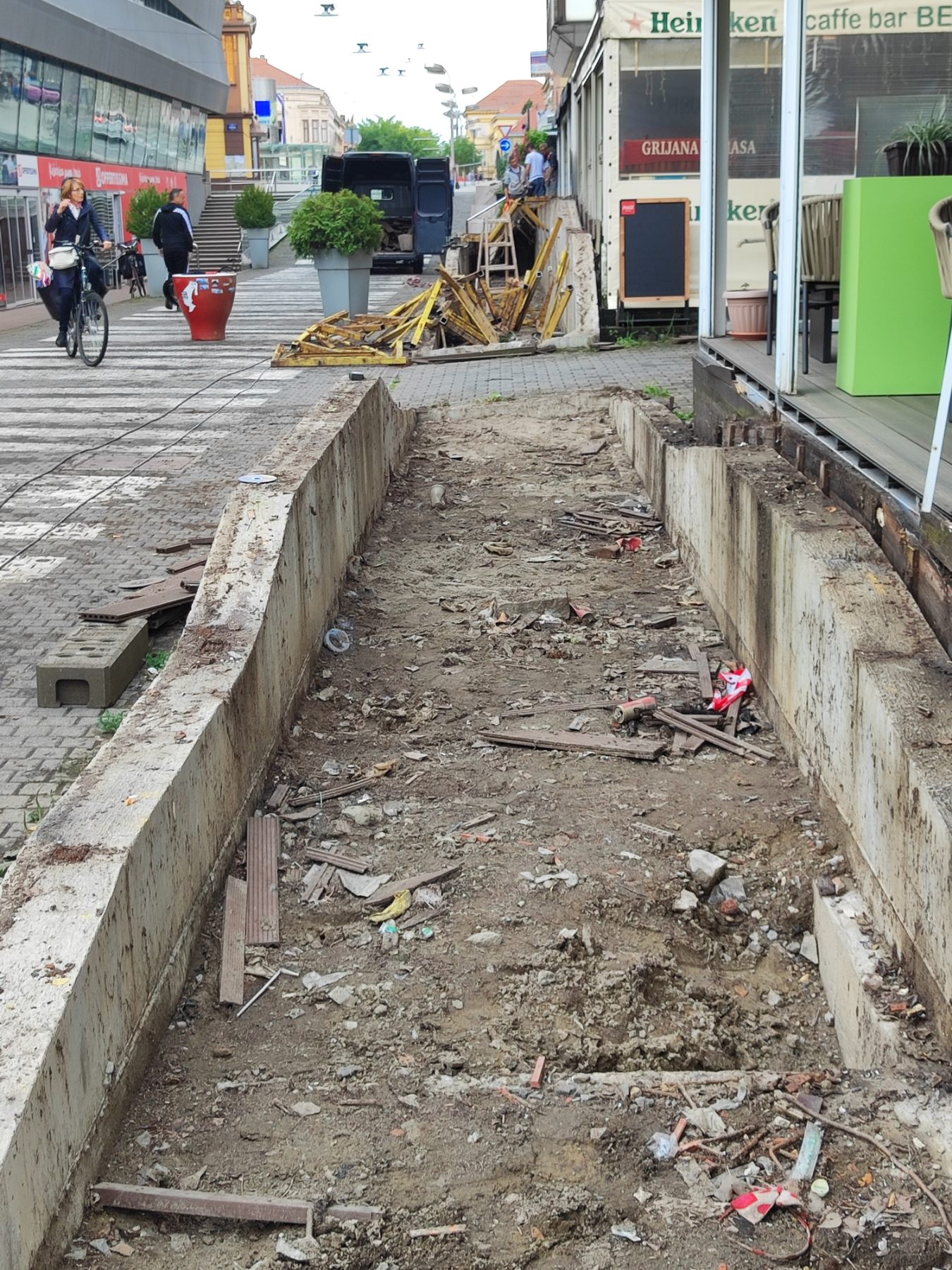 Uklanja se drvena konstrukcija u centru Osijeka