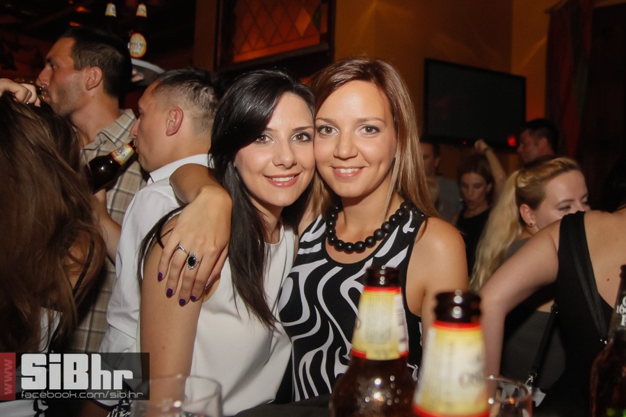 old_bridge_pub_night_life_1