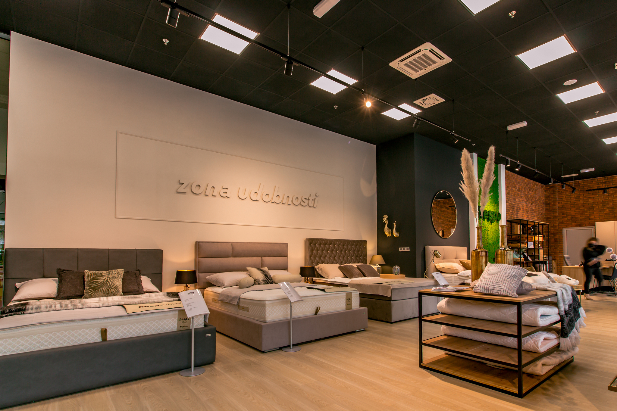 Hespo salon u Superu Hespo salon u Superu