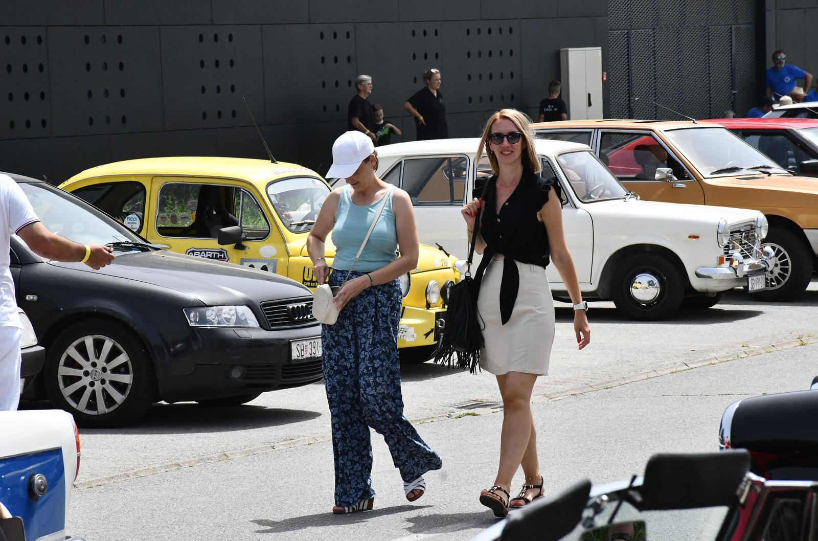 Fascinantna povijest na kotačima: Održan još jedan oldtimer susret u Slavonskom Brodu