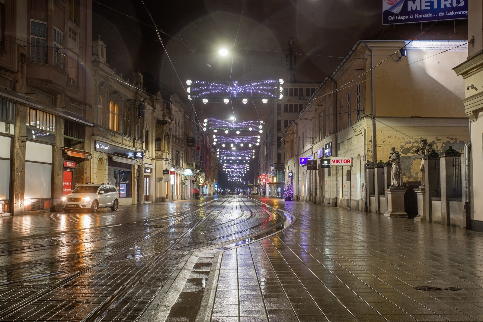 Puste gradske ulice u silvestarskoj noći