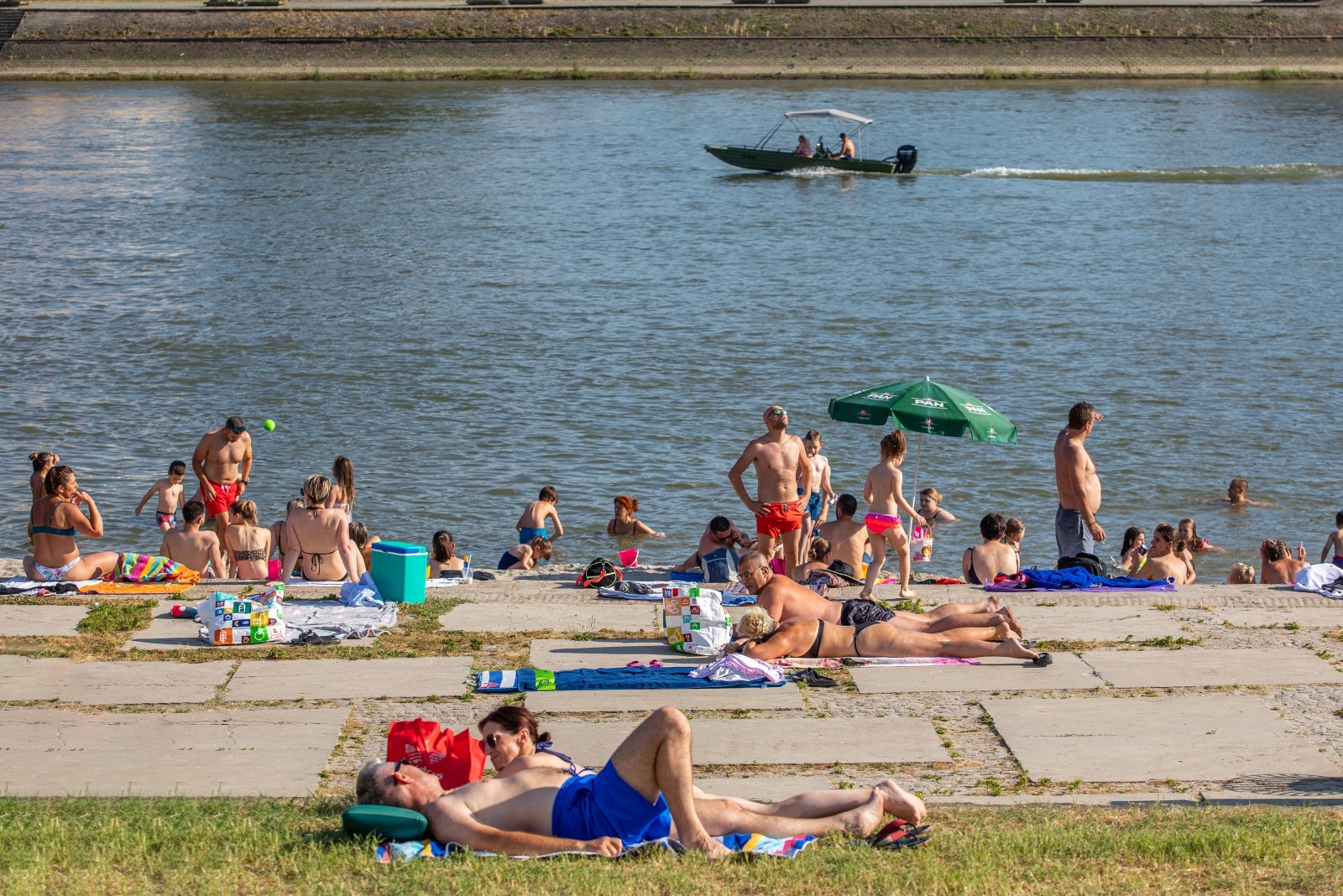 Tisuće Osječana spas od vrućina potražili na Kopiki