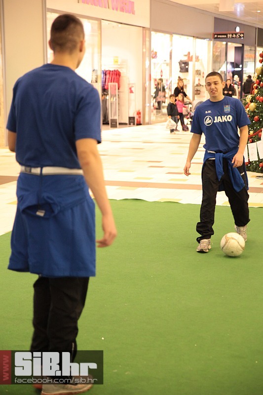 juniori_nkos_u_avenuemallu_2812 juniori_nkos_u_avenuemallu_2812