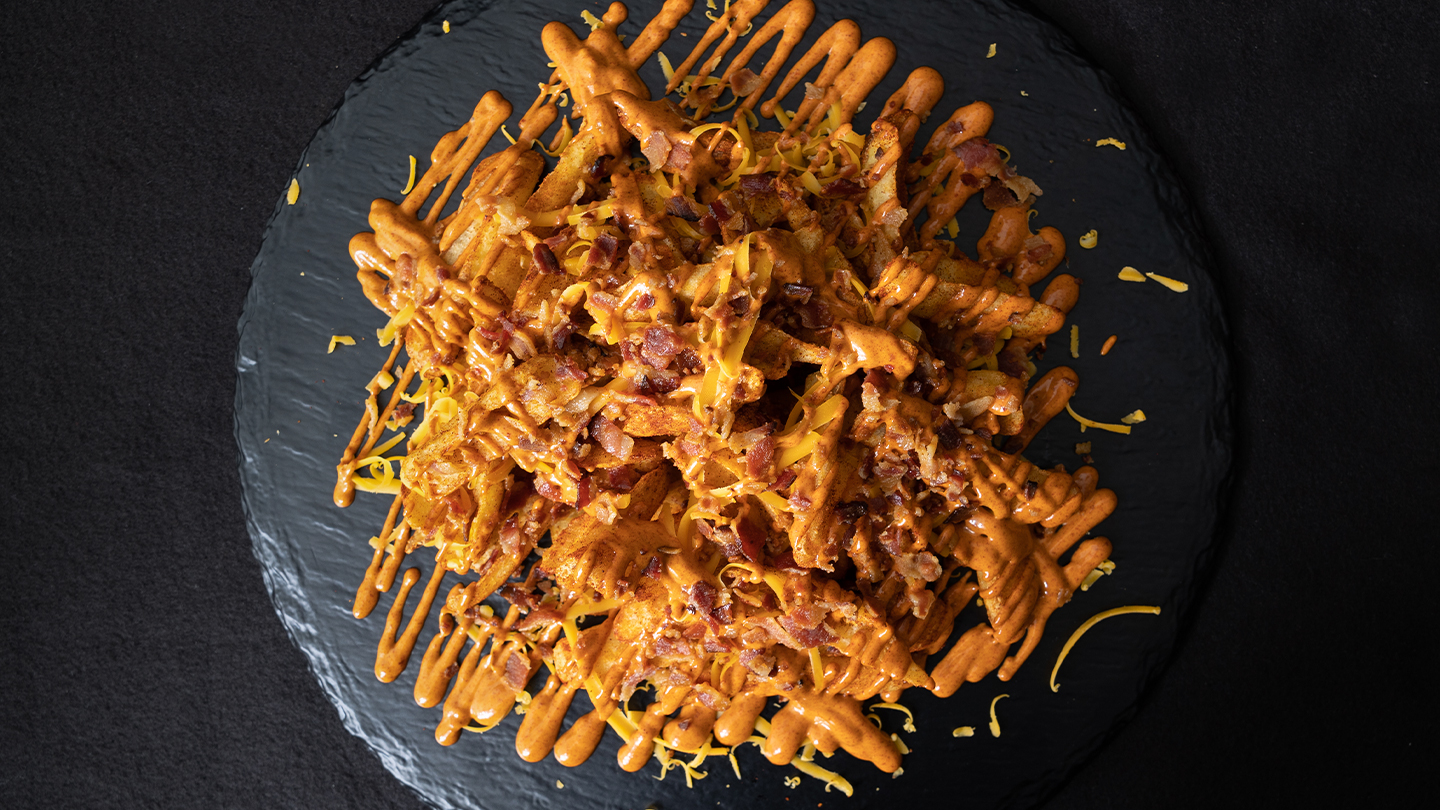 Rocher Caffe noviteti – krumpirići-sa-Chipomayo-umakom,-ceddar-sirom-i-komadićima-slanine