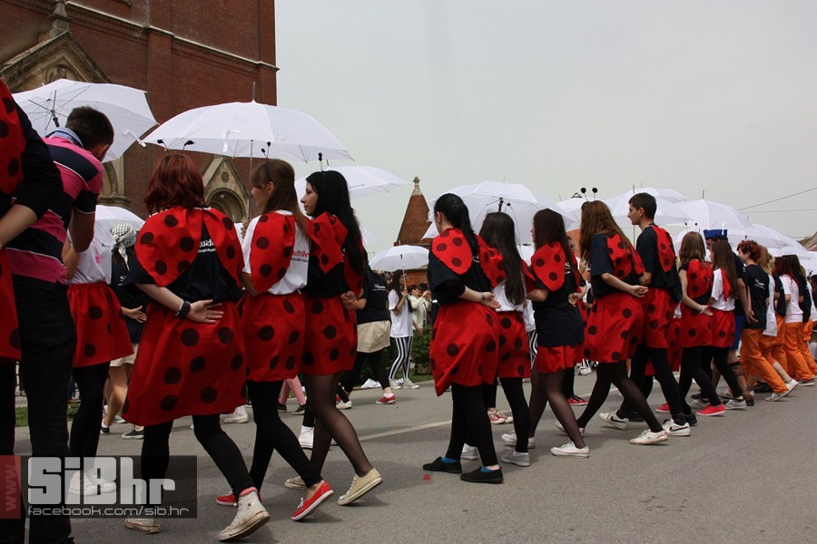 maturanti_djakovo_2013_06