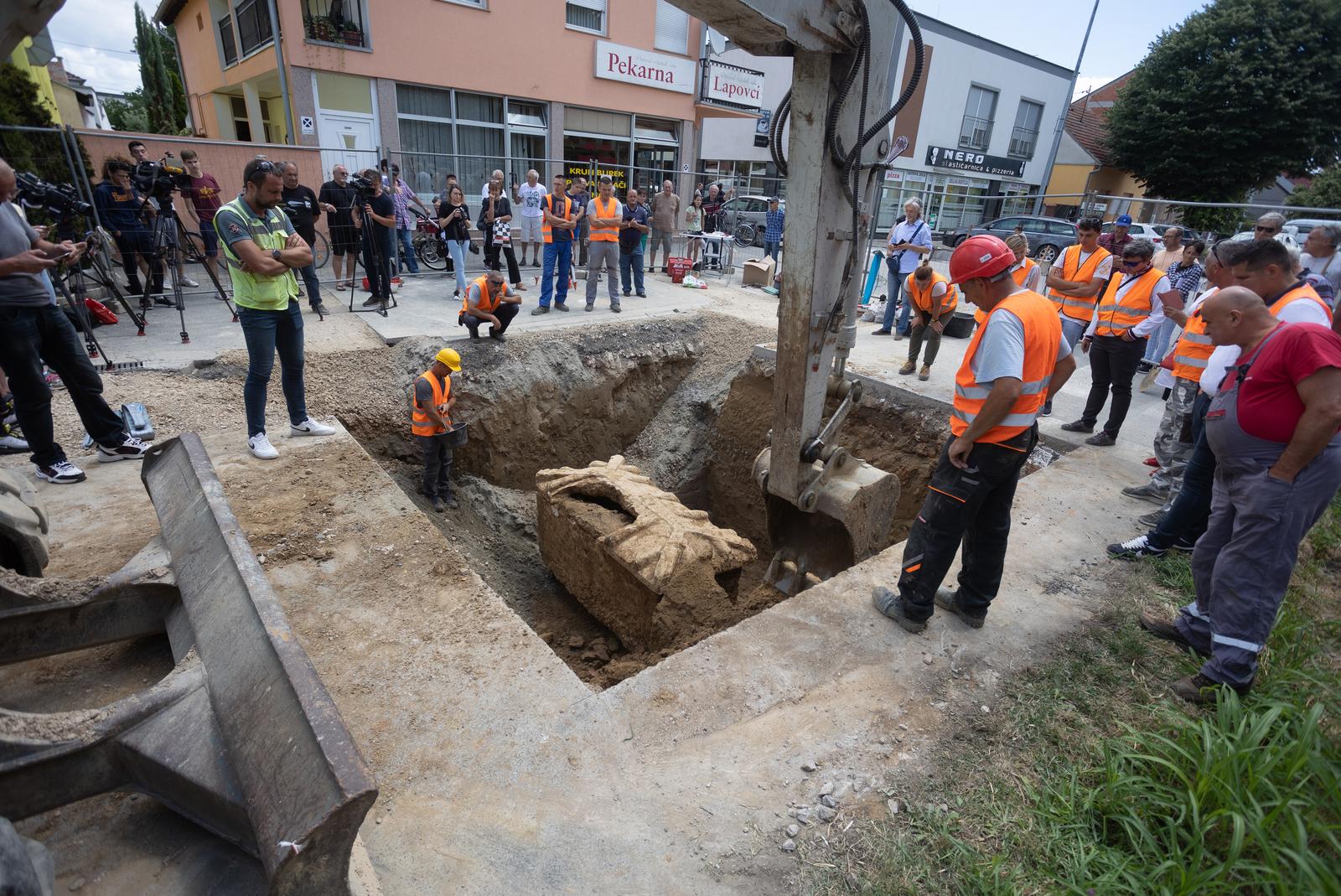 Iskopan rimski sarkofag pronađen u Vinkovcima