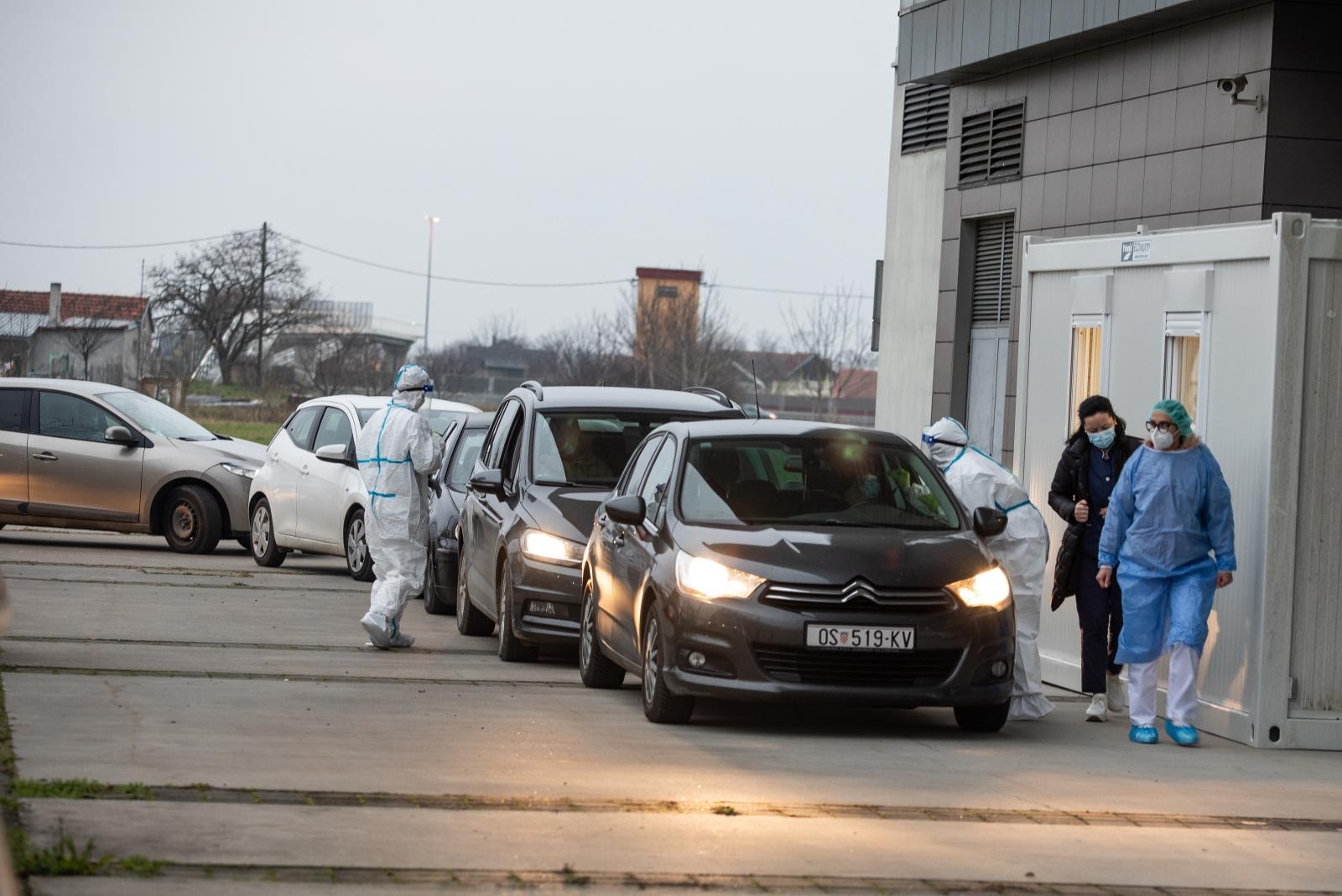 Drive-in testiranje na koronavirus u Osijeku
