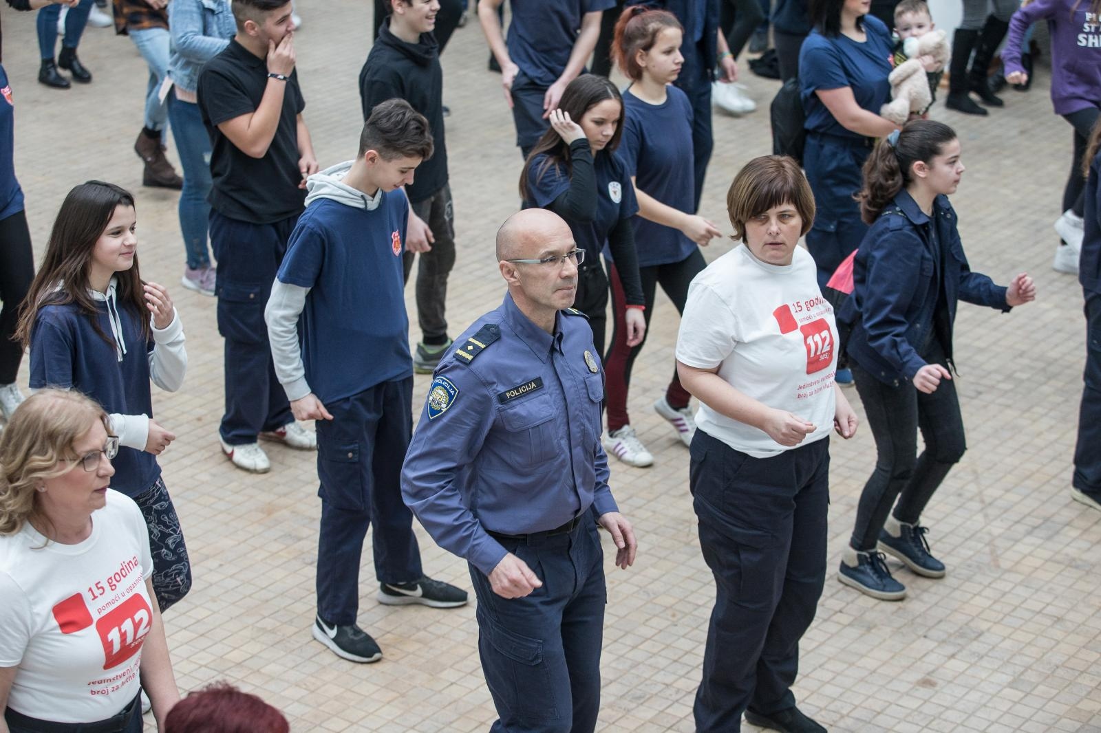 zaplesala sa školarcima u sklopu projekta “Živim život bez nasilja”