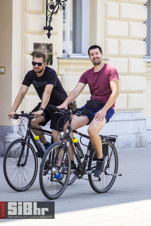 legice_i_lege_na_biciklima_srpa