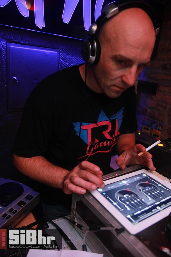 tufna0211_43 tufna0211_43