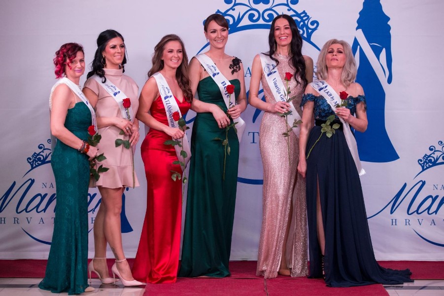 PXL_230219_23690456-901×600