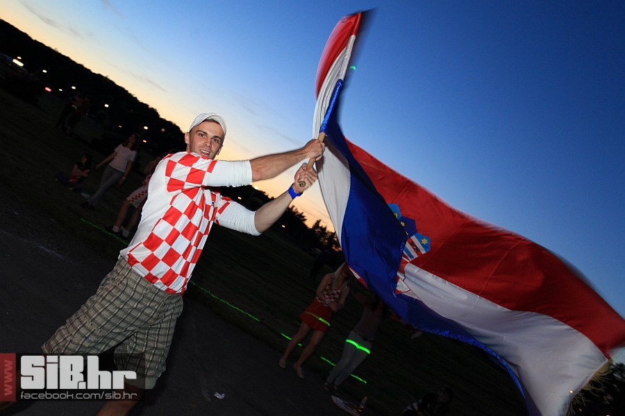 dc_party_14062012_sibhr_by_mban