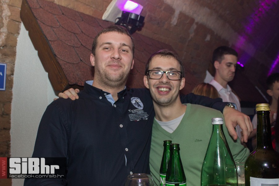 outside_striptiz_osijek_17