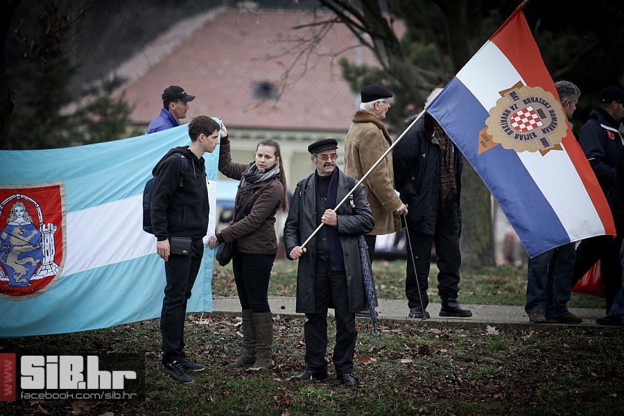 vukovar_prosvjed_protiv_cirilic