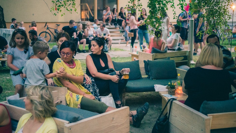 In Da Sofa: Summer Night Kicking