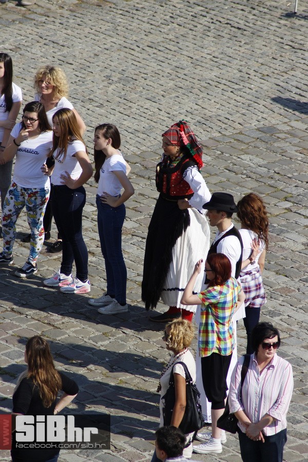 ana_rucner_Drmes_spot_SiBhr_12