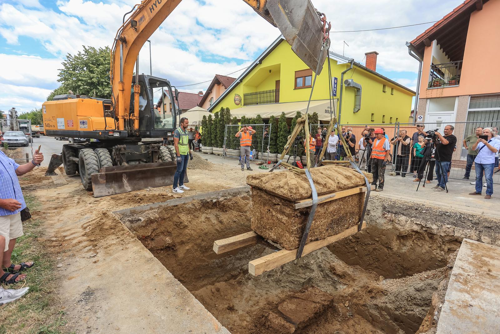 Iskopan rimski sarkofag pronađen u Vinkovcima