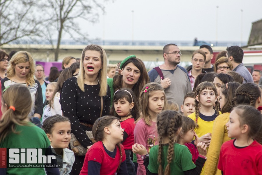 transgeneracijski_party_tvrdja_